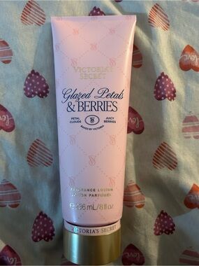 Victoria's Secret Glazed Petals & Berries Lotion - Light Pink
